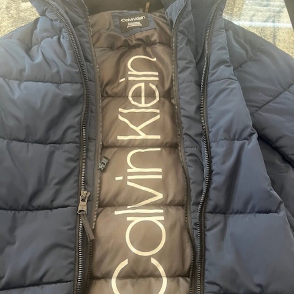 Calvin Klein Men's Winter Puffer Coat. Heavyweight navy blue men's size Medium